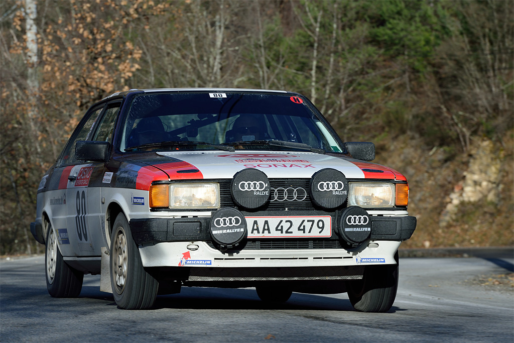 Toni Hansen og Per Brodersen ligger lunt i svinget med deres Audi 80 GLE efter den første regulære specialetape i Monte. De har gode muligheder for at avancere i de kommende dage
(Foto: Michael Eisenberg)